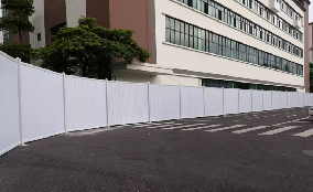 旭東施工圍擋廠家-PVC圍擋在安過程中有哪些特點(diǎn)？